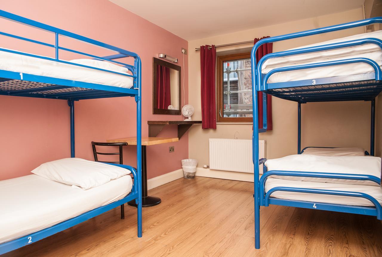 Isaacs Hostel Dublin Bagian luar foto