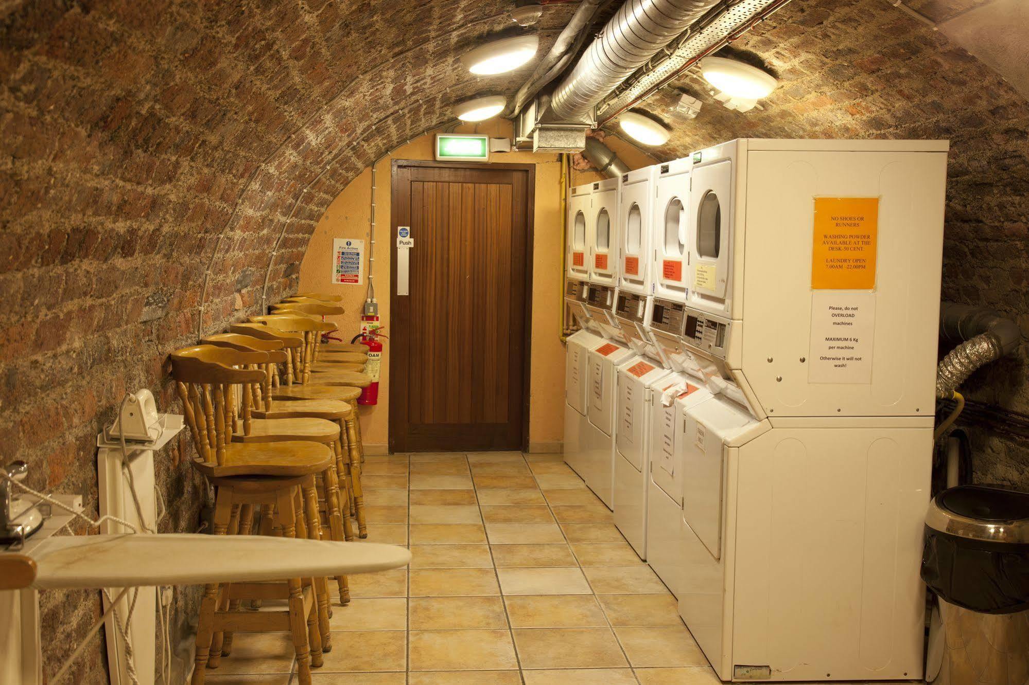 Isaacs Hostel Dublin Bagian luar foto